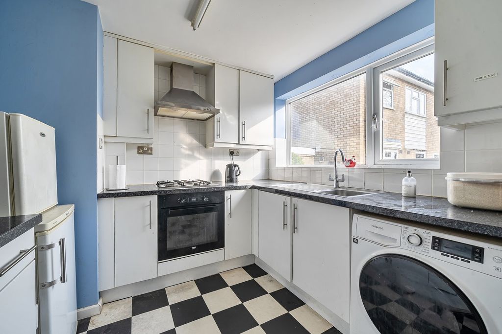 Property photo 3 of 12