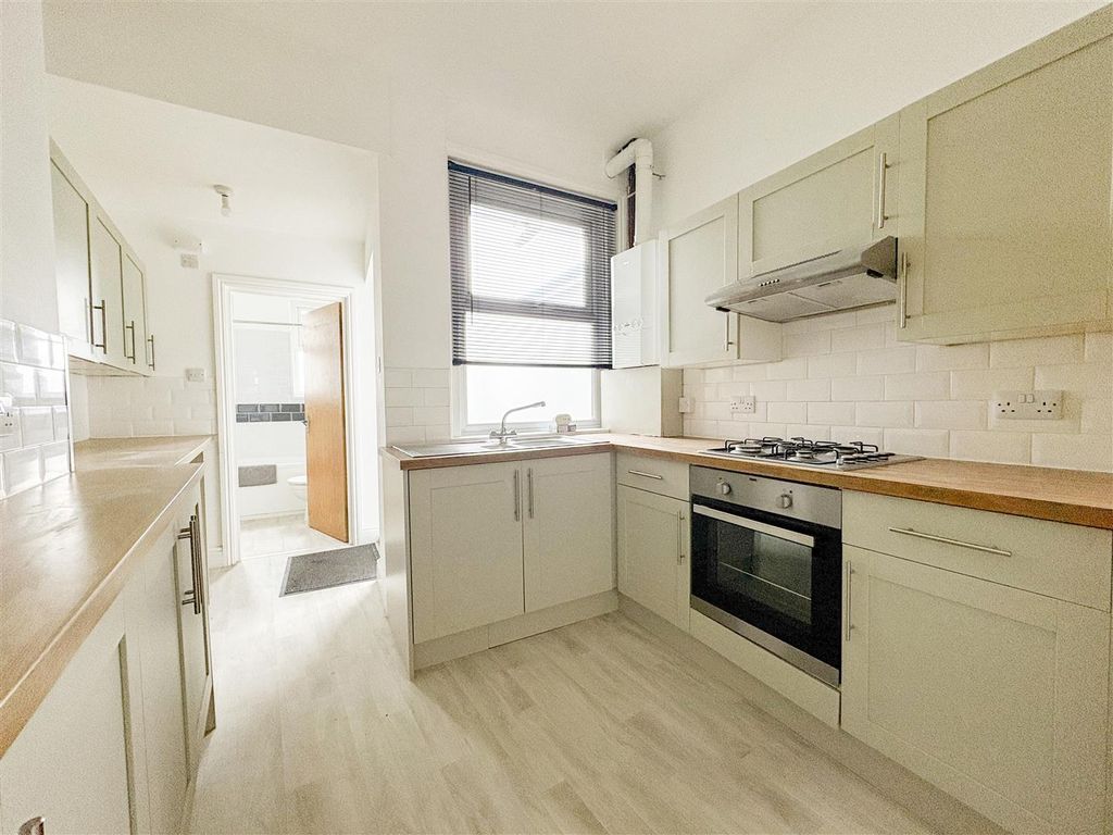 Property photo 2 of 18 Kitchen