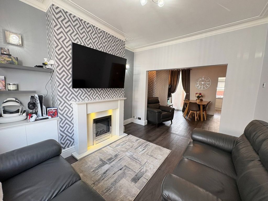 Property photo 2 of 31