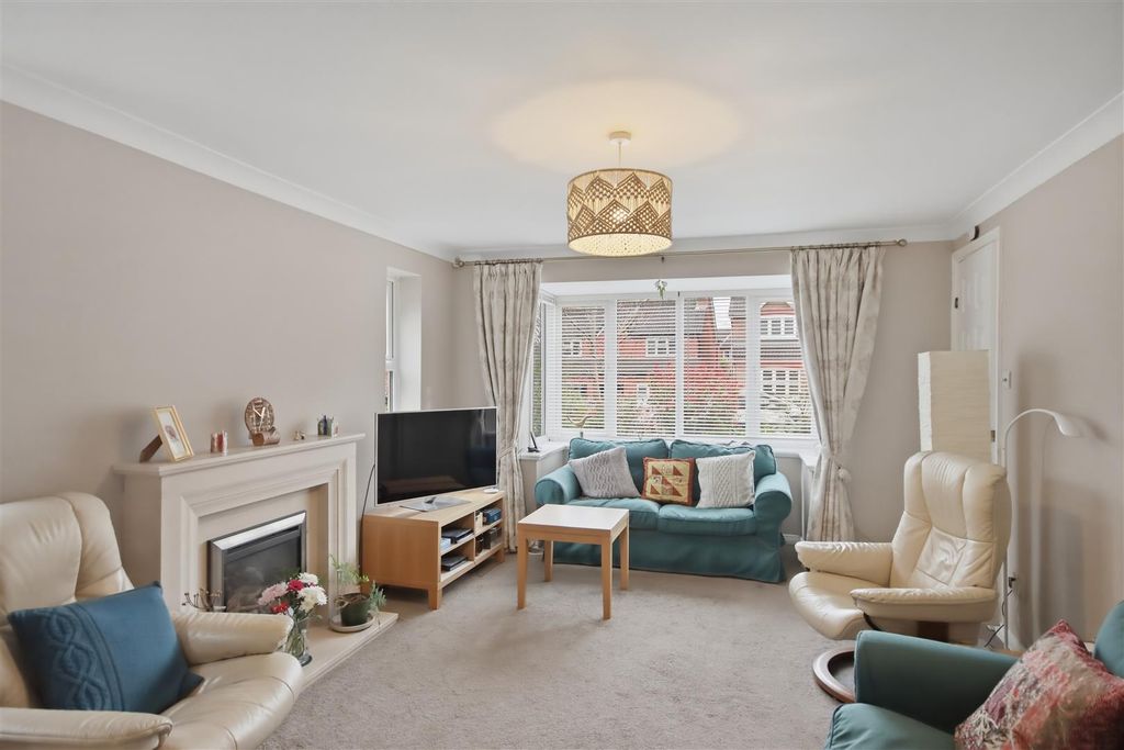 Property photo 2 of 19 Living Room