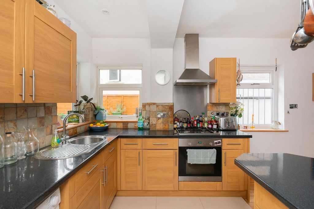 Property photo 1 of 27 2S0Htn - Kitchen Diner A.Jpg