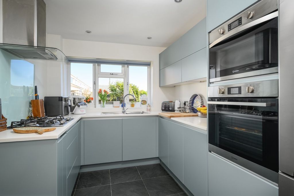 Property photo 3 of 18