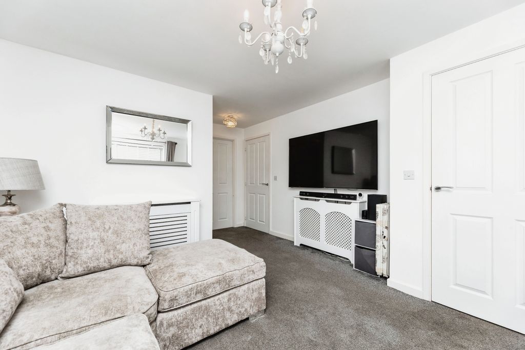 Property photo 2 of 16 Lounge