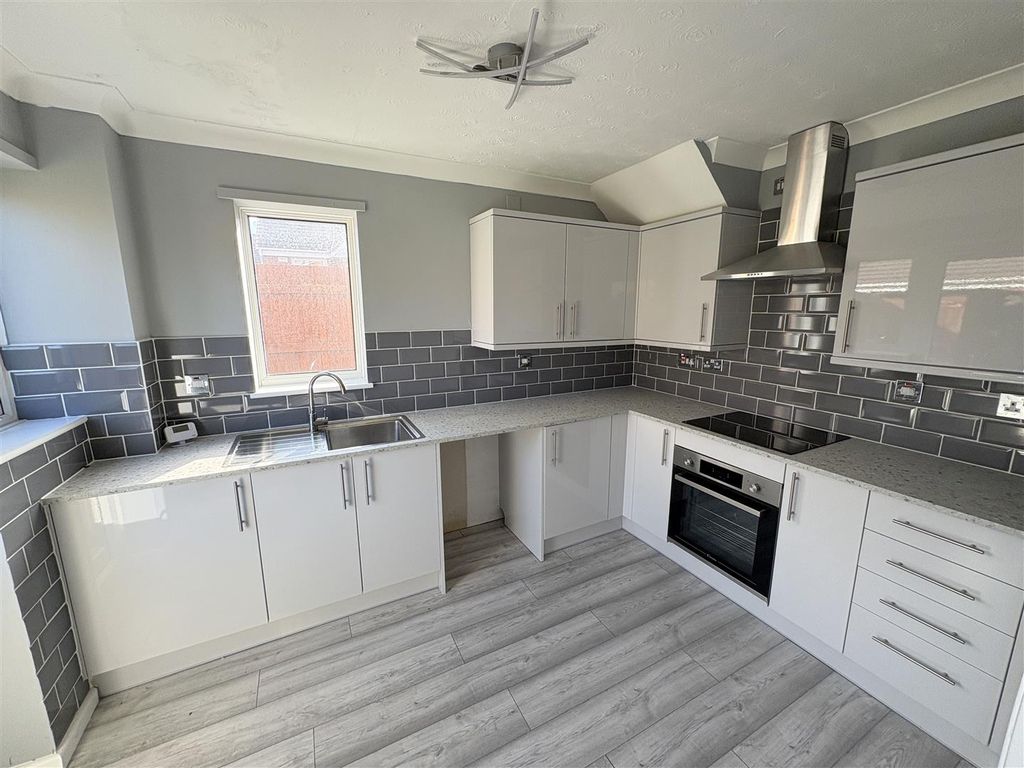 Property photo 2 of 16 Kitchen