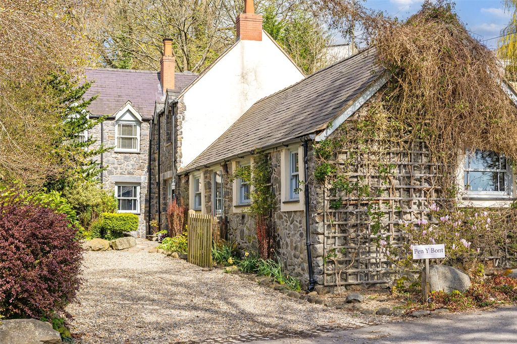 Property photo 3 of 20 Pen Y Bont