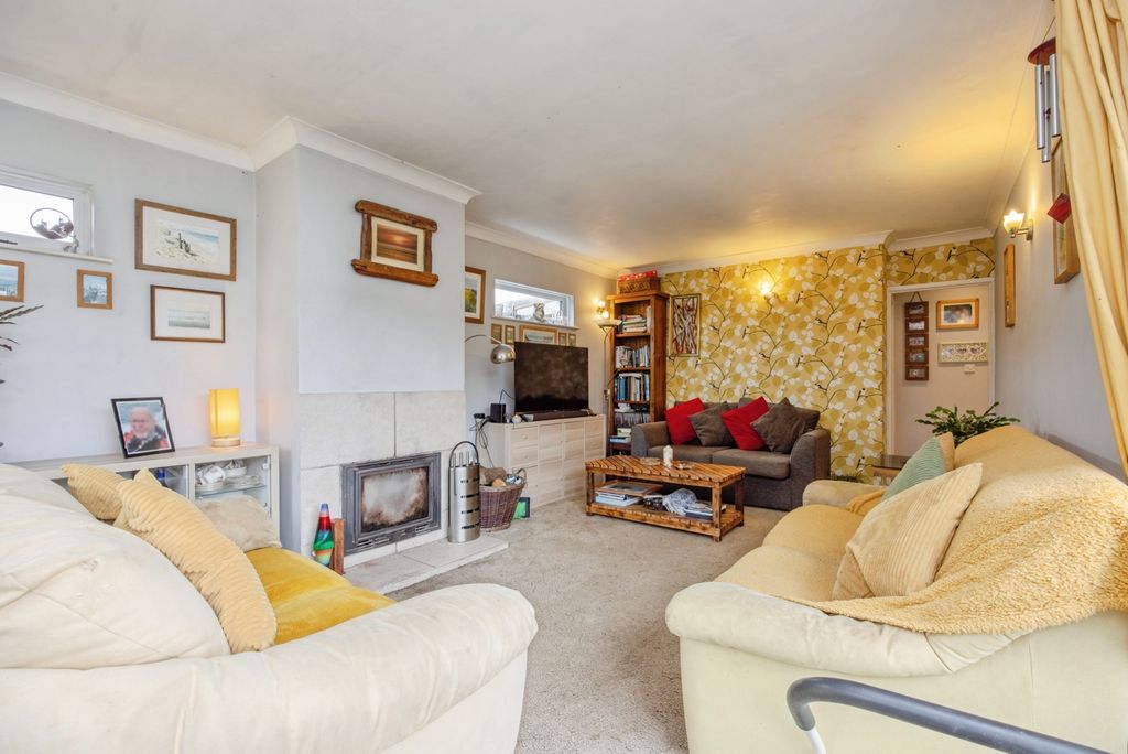 Property photo 3 of 17 Photo