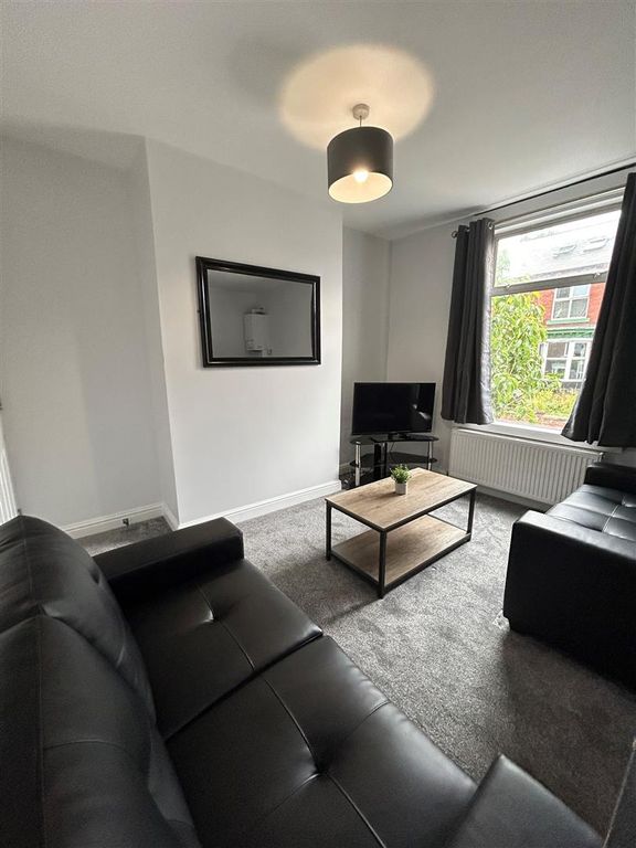 Property photo 3 of 11 Iving Room4.Jpg