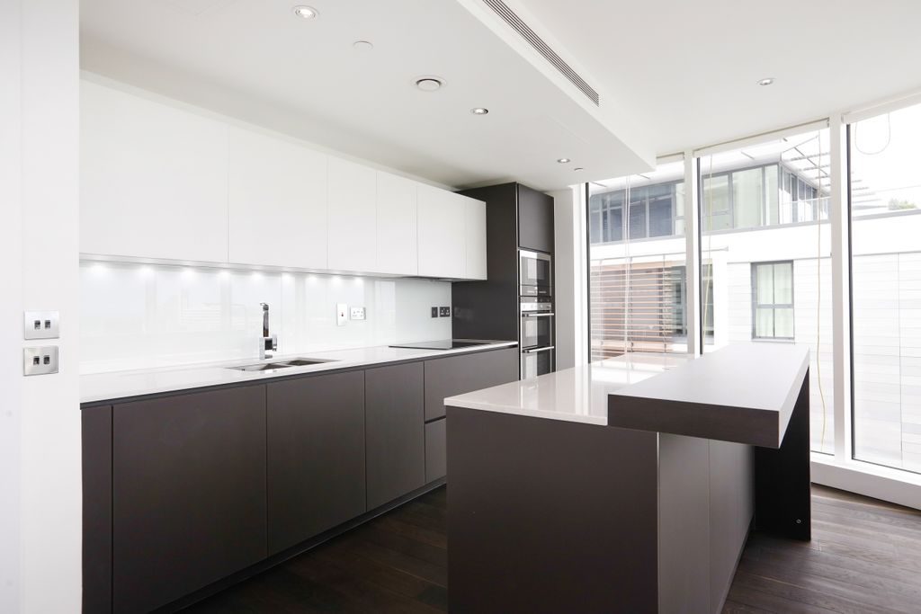 Property photo 3 of 9 Kitchen