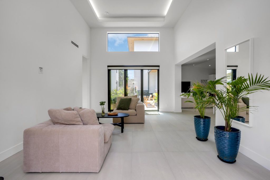 Property photo 3 of 10 <Alttext/>