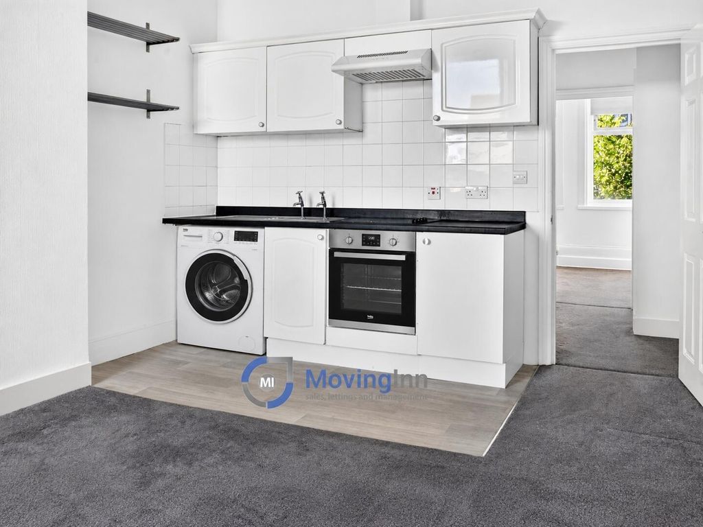 Property photo 3 of 20 Kitchen