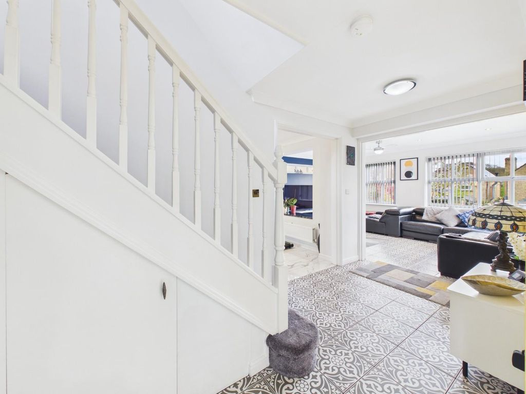 Property photo 2 of 29 Cam04899G0-Pr0338-Still019.Jpg