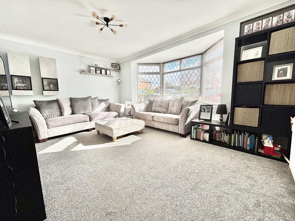 Property photo 2 of 22 Living Room