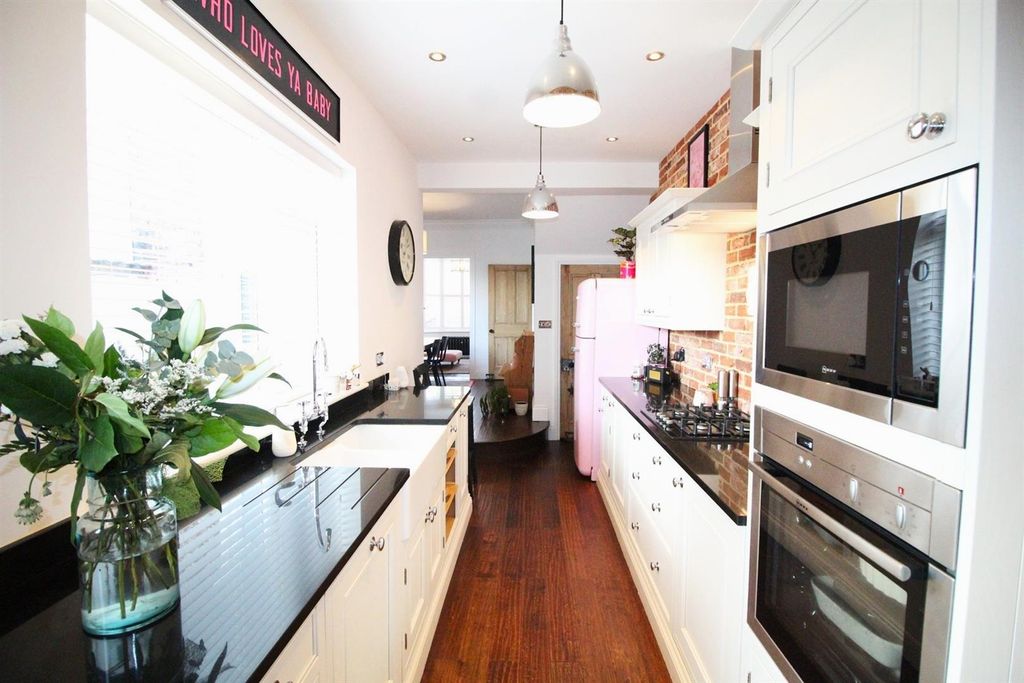 Property photo 3 of 21 Kitchen