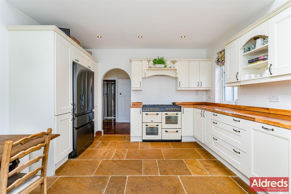 Property photo 3 of 22