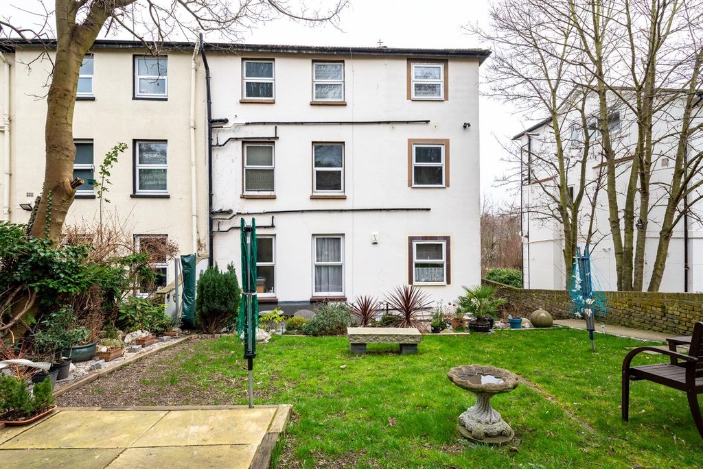 Property photo 1 of 9 Garden.Jpg