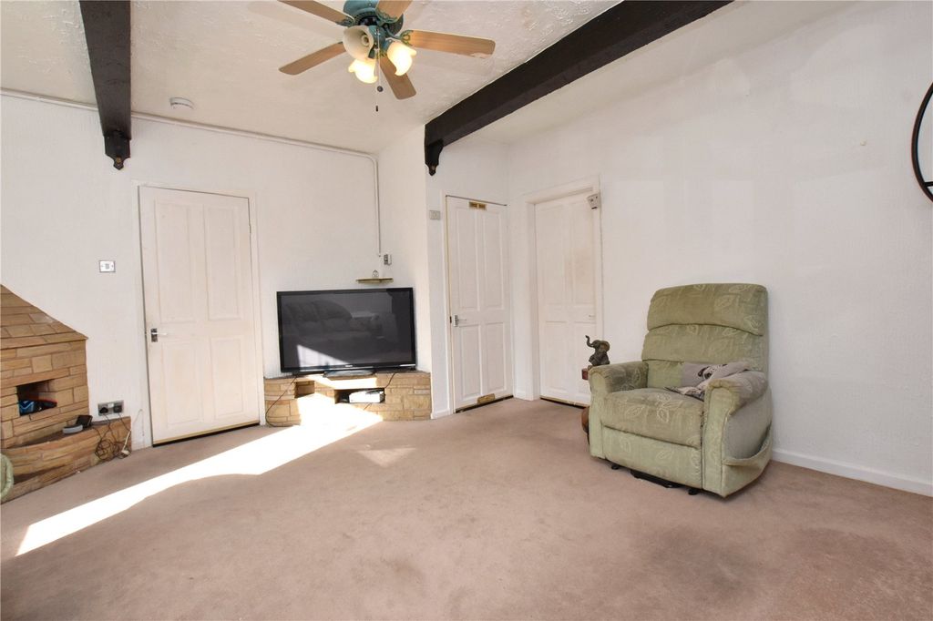 Property photo 2 of 23 Lounge