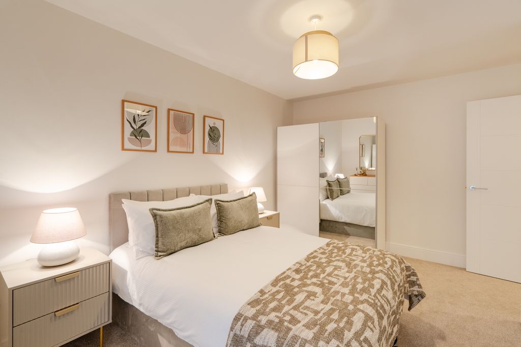 Property photo 1 of 12 Bedroom