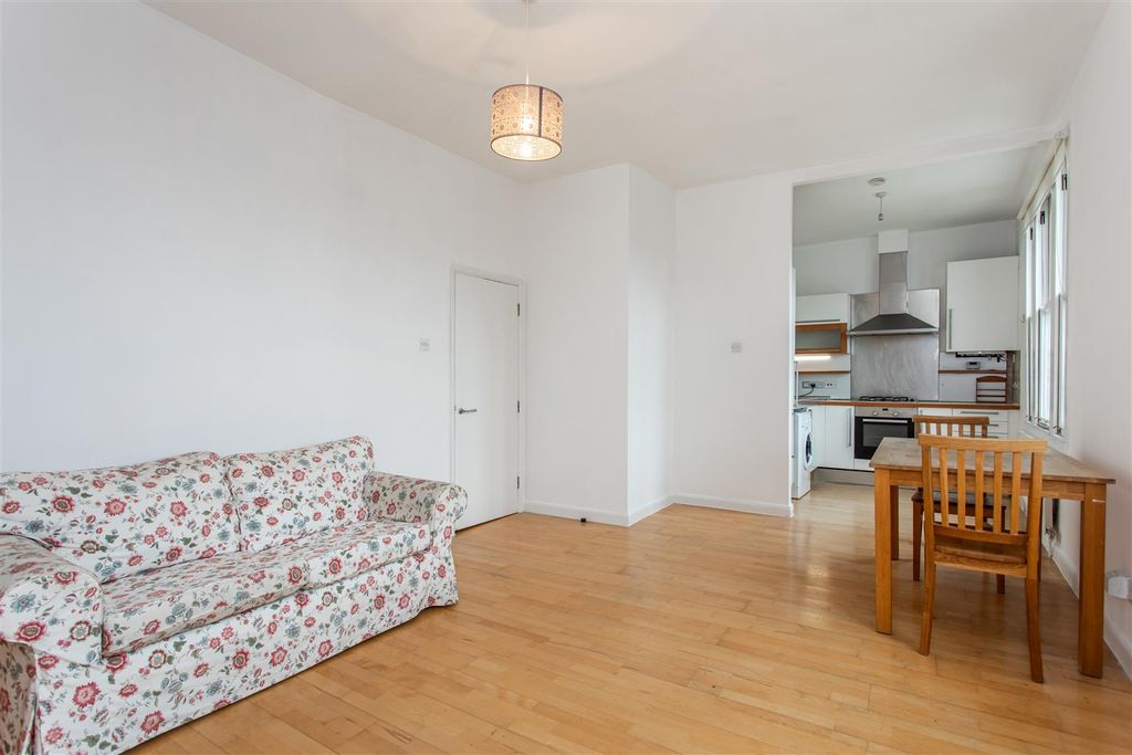 Property photo 3 of 9 Reception