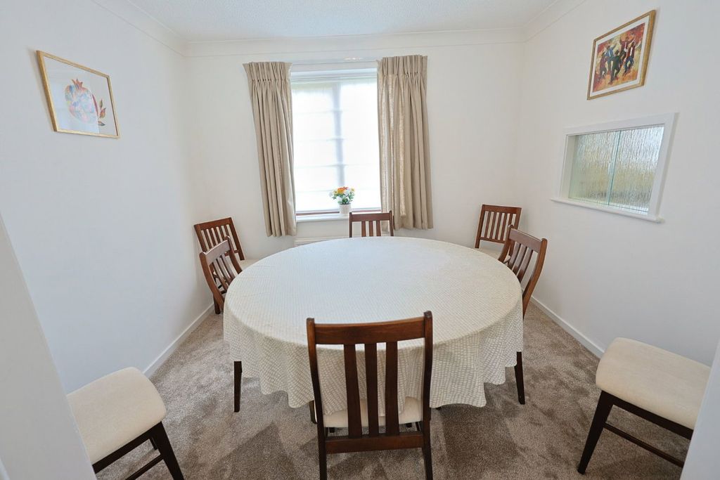 Property photo 3 of 9