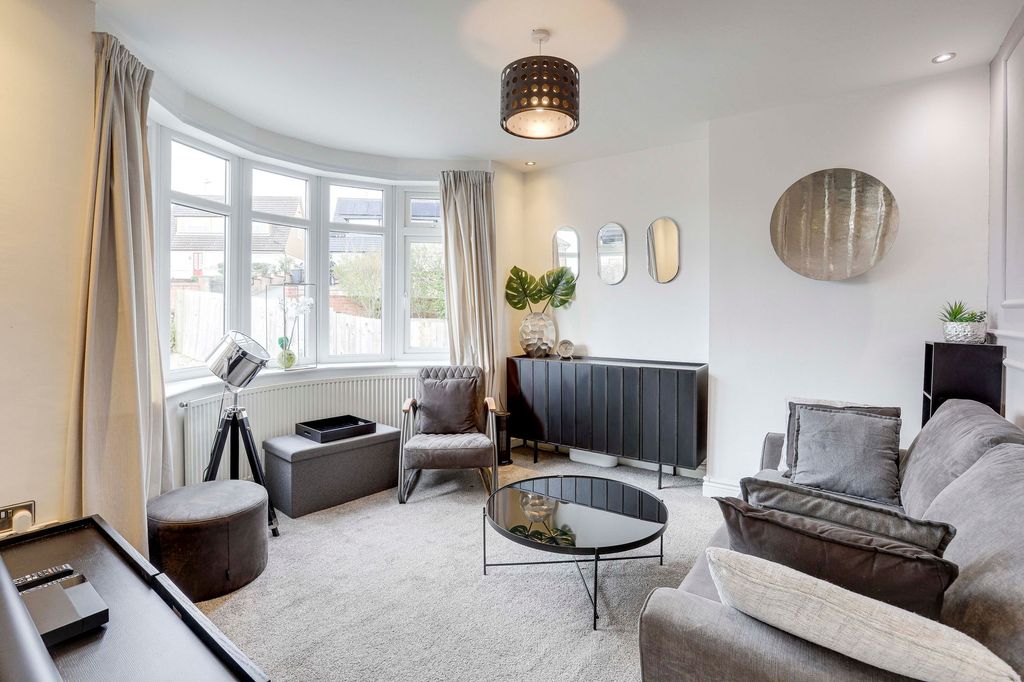 Property photo 2 of 25