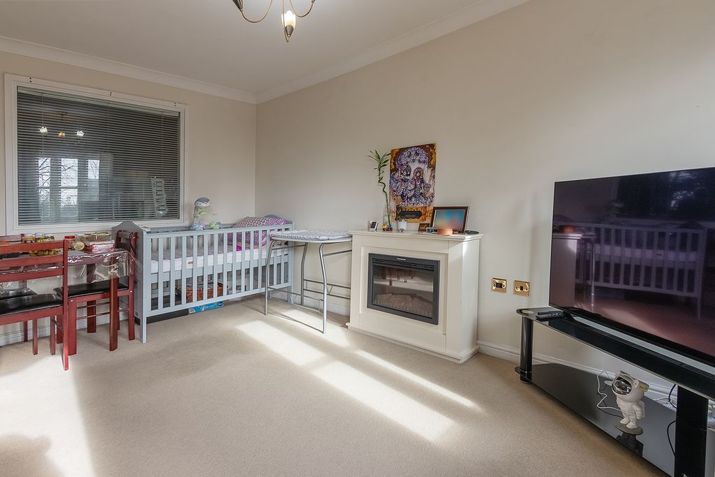 Property photo 2 of 28
