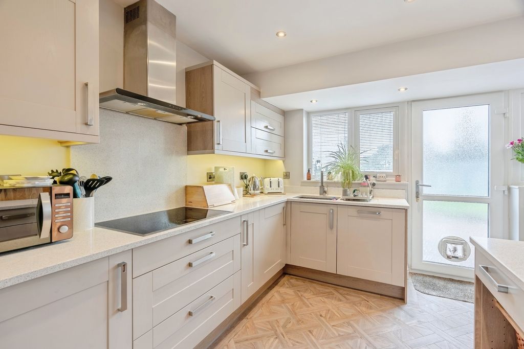 Property photo 3 of 24 Kitchen