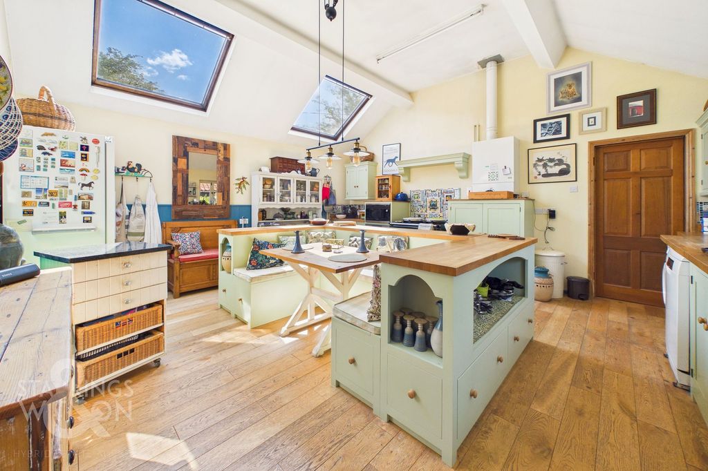 Property photo 2 of 42