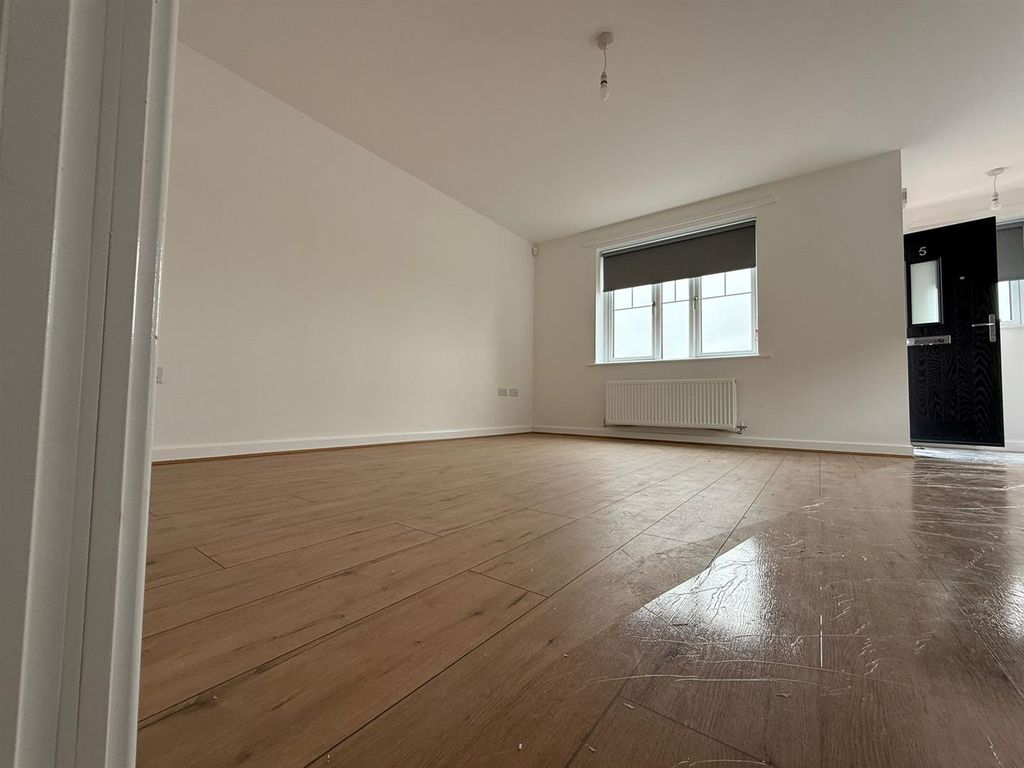Property photo 2 of 17 F5F9A841-A705-4c54-8B40-5Ff88101A894.Jpg