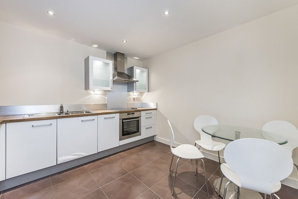 Property photo 3 of 10 Kitchen