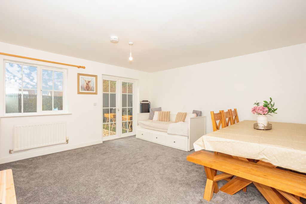 Property photo 2 of 35 Living Room