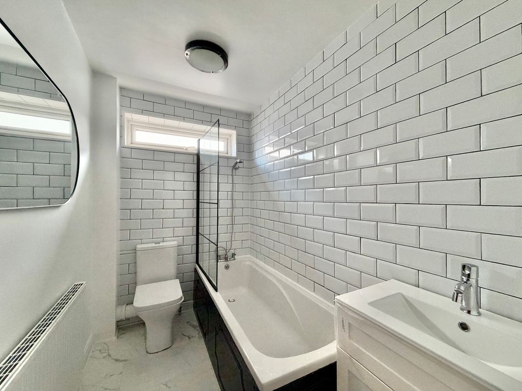 Property photo 3 of 13 Bathroom