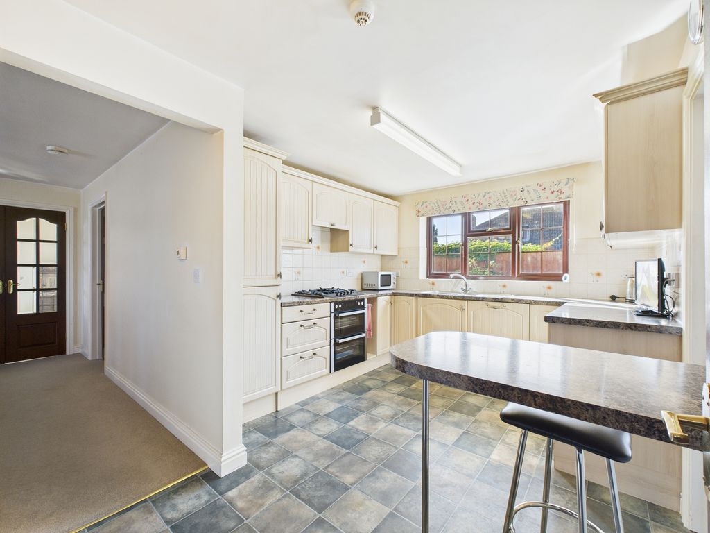Property photo 2 of 21 Kitchen