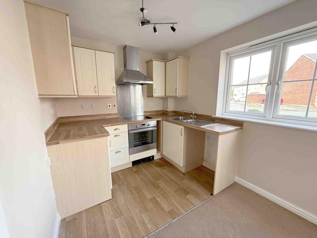 Property photo 3 of 8 Kitchen 1