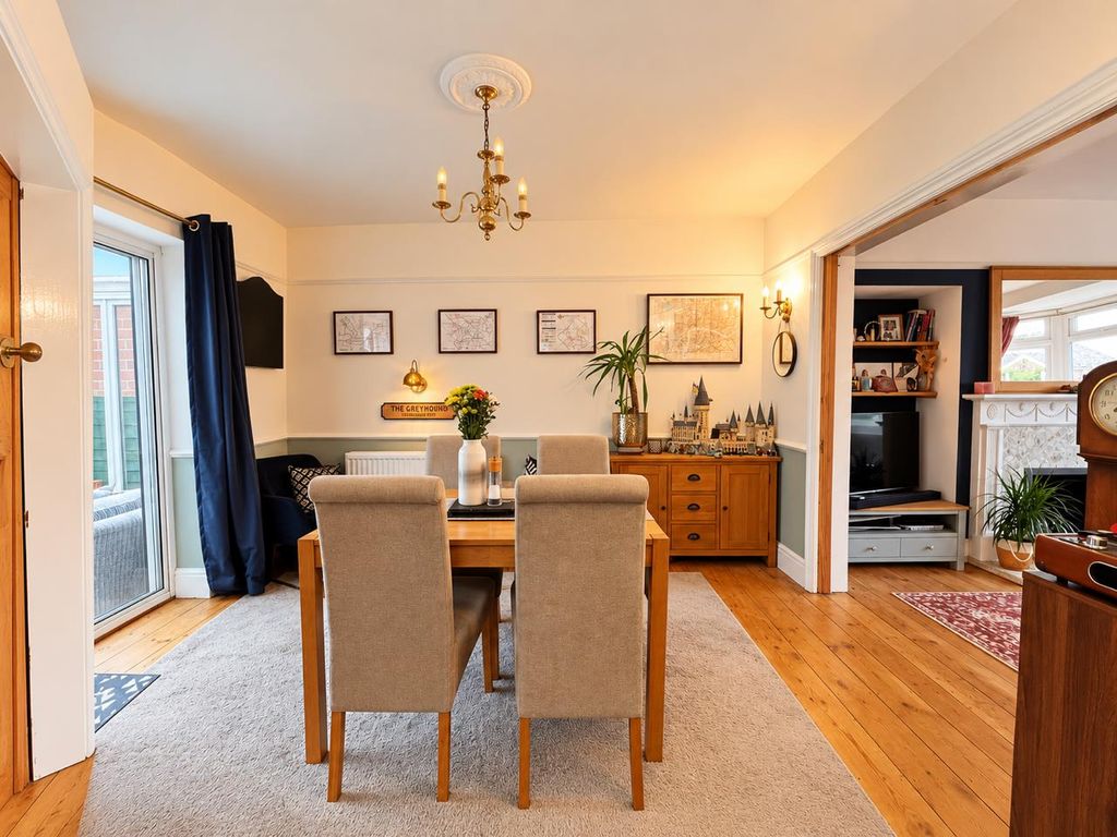 Property photo 2 of 24 51 Kingshill Park - Lounge2.Png