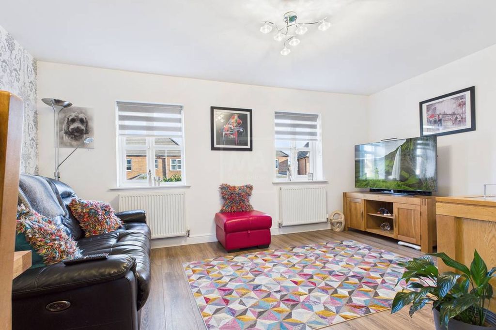 Property photo 2 of 16 Lounge