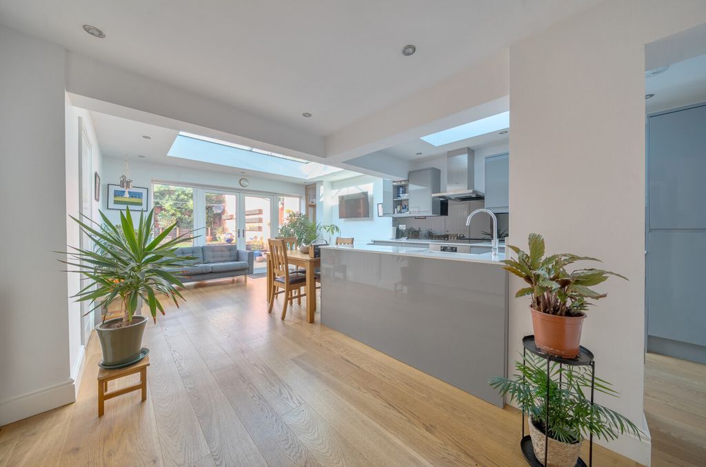 Property photo 3 of 21 Seddons Tiverton