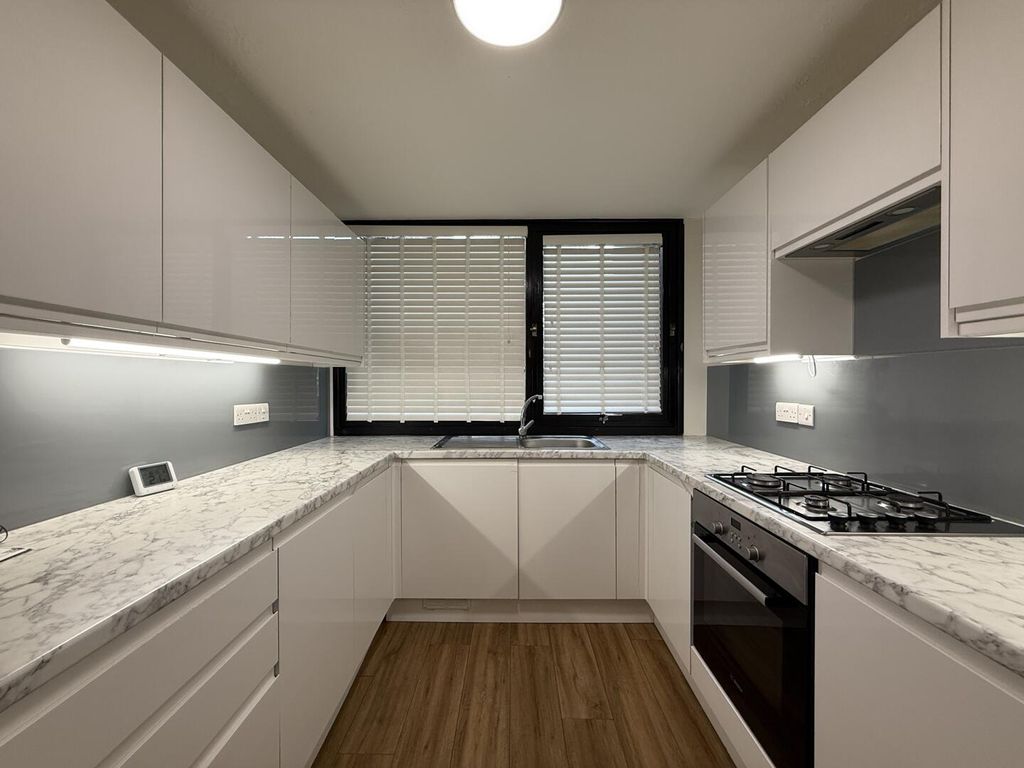 Property photo 1 of 10 Kitchen