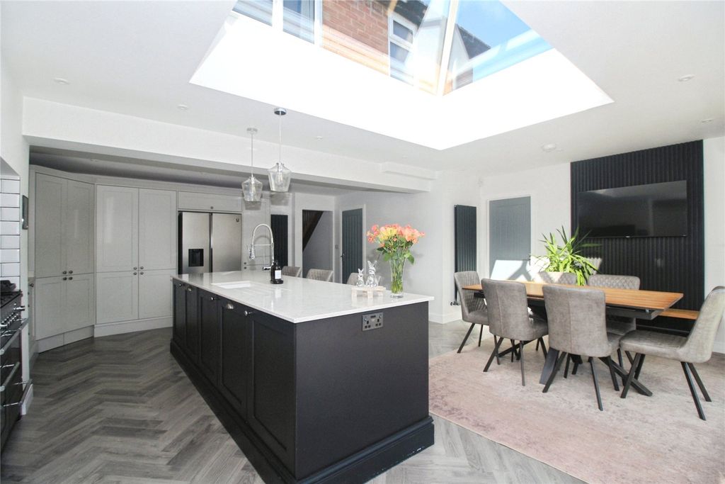 Property photo 2 of 23 Living Kitchen