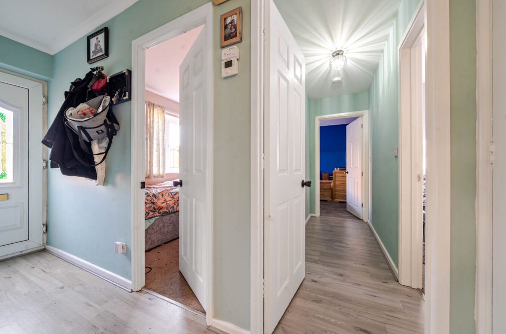 Property photo 3 of 18 1380739-16-69162Abd0Bb5A