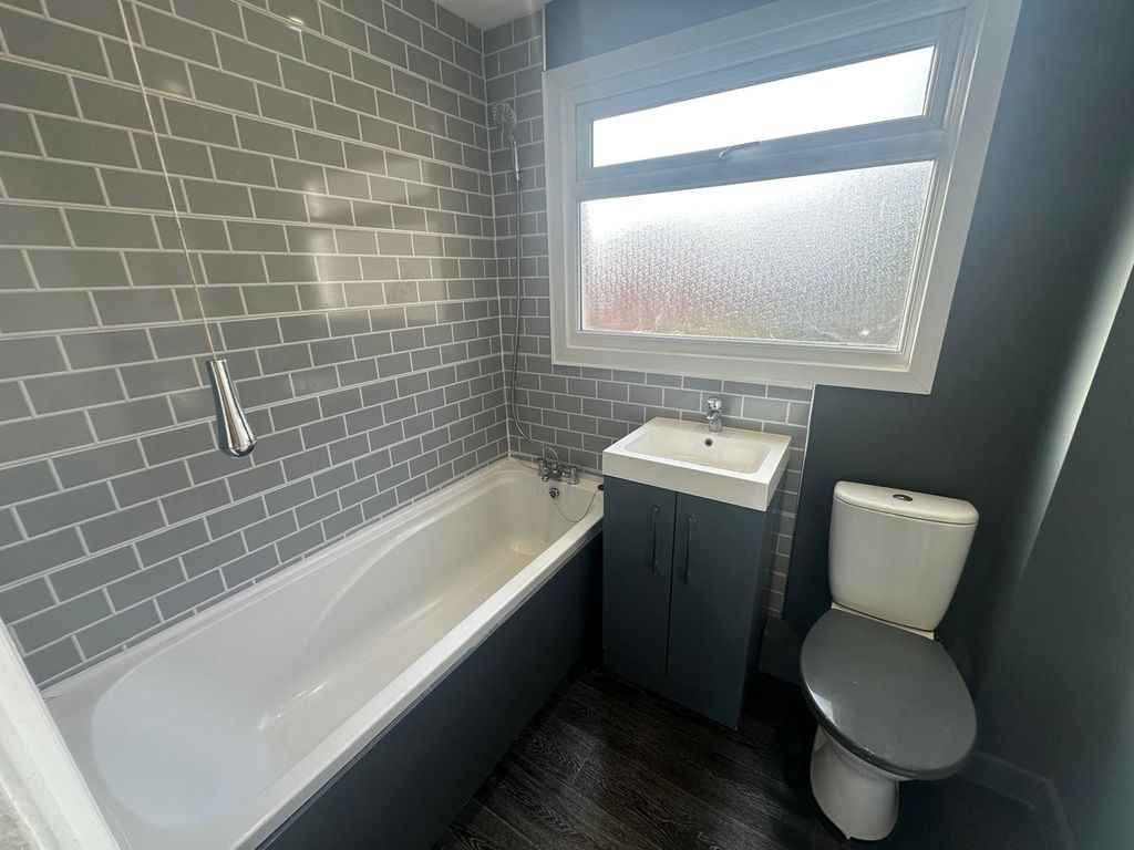 Property photo 3 of 17 Photo 7