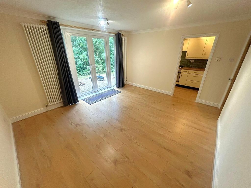 Property photo 3 of 6 Living Room
