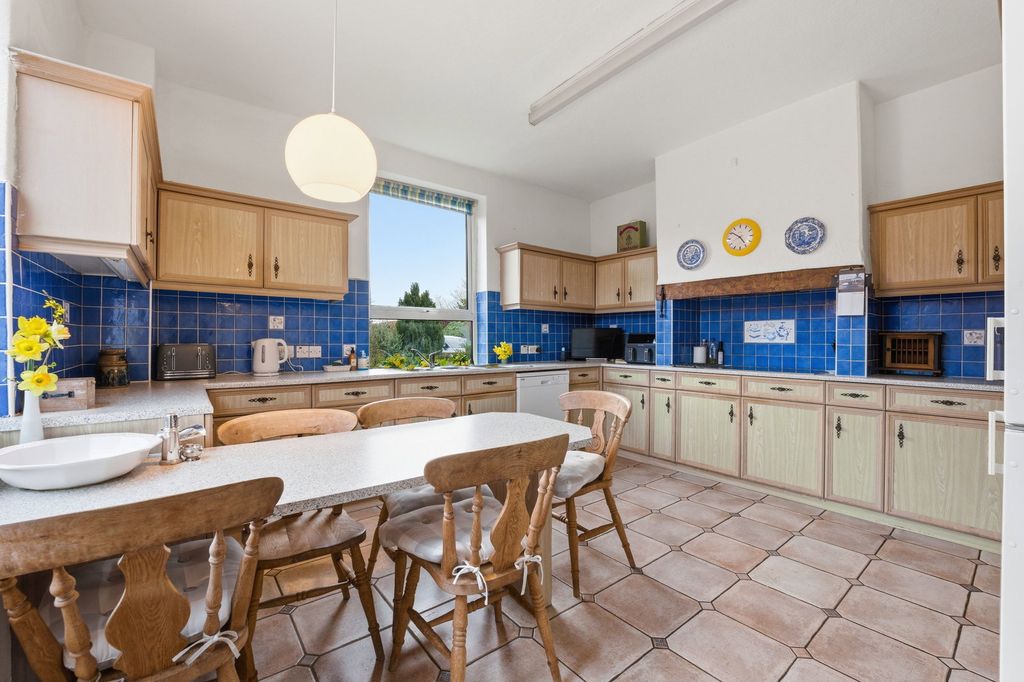 Property photo 3 of 45