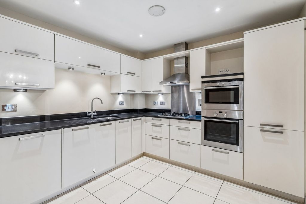 Property photo 3 of 16 Picture No. 13