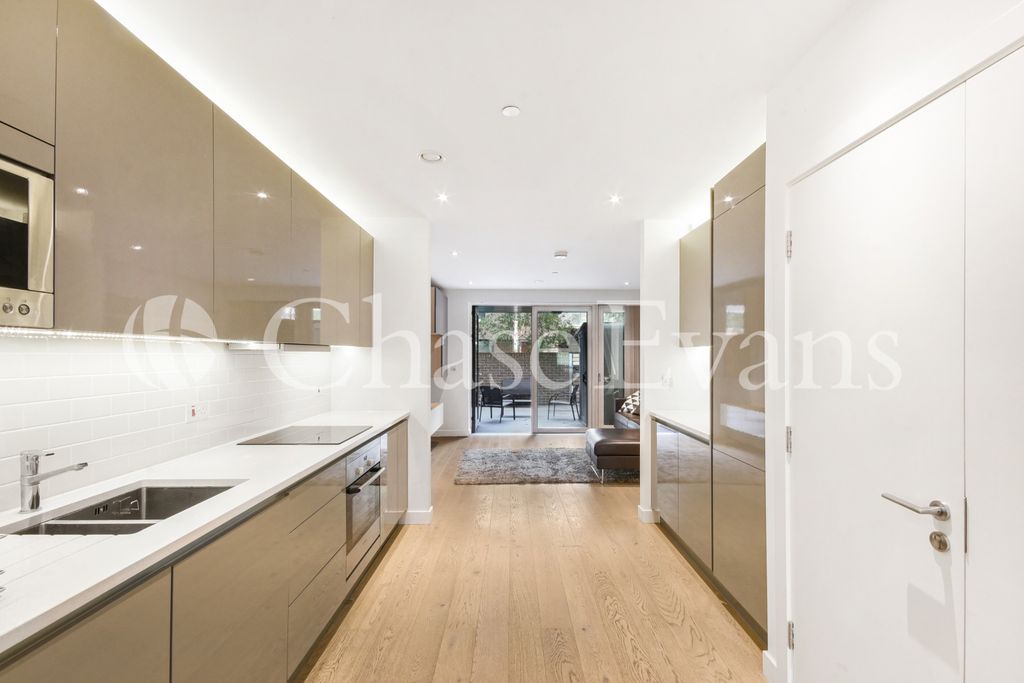 Property photo 2 of 14 Victory Place, East