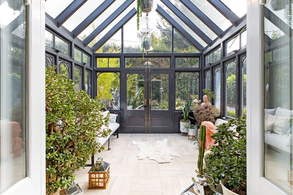 Property photo 3 of 44