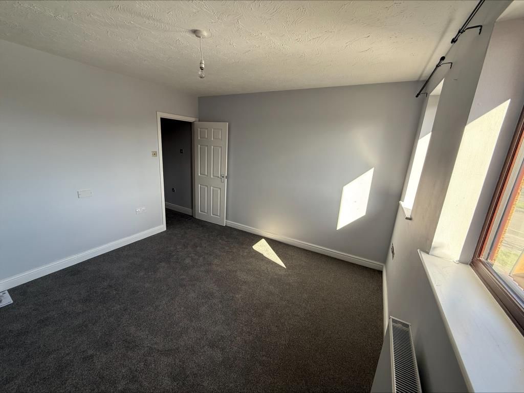 Property photo 3 of 16 Bedroom