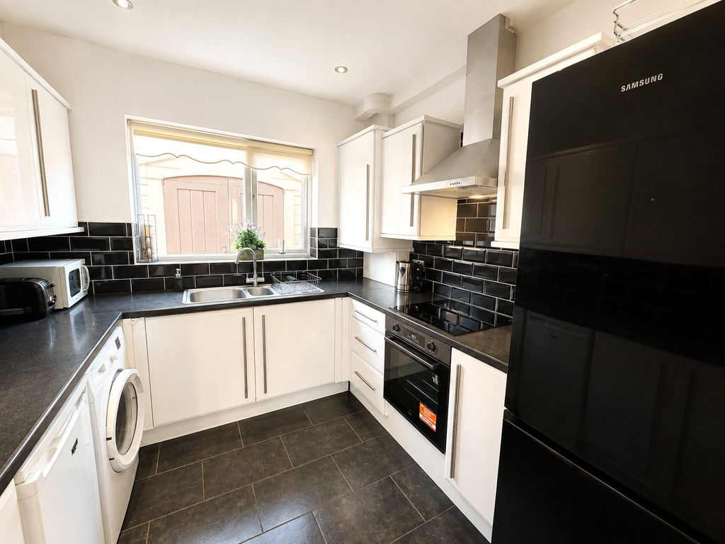 Property photo 3 of 10 Picture No. 12