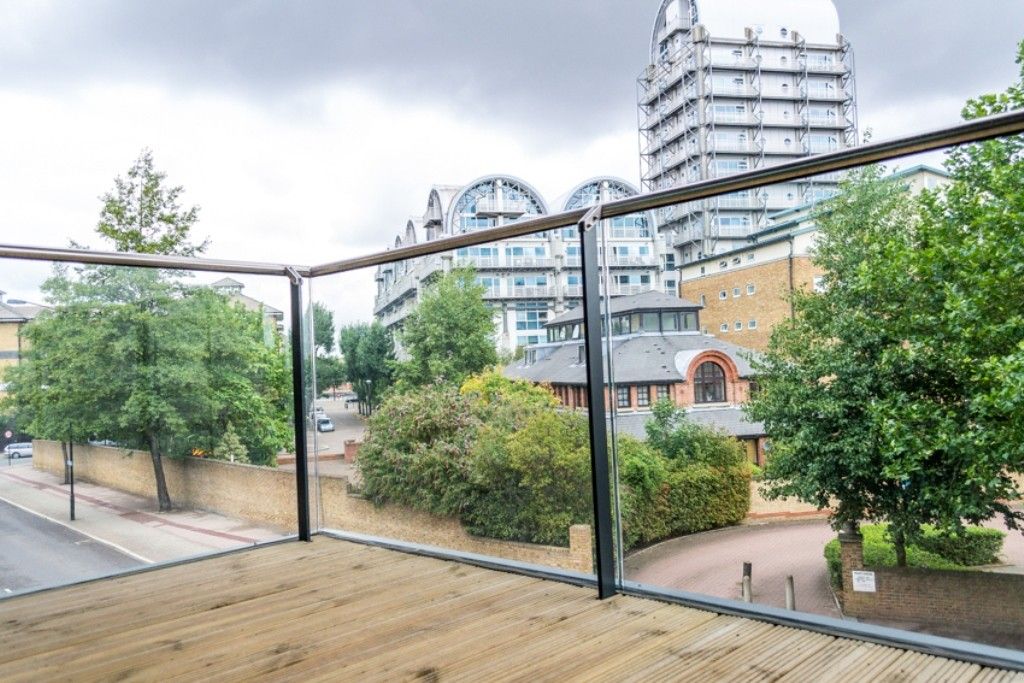 Property photo 3 of 11 Balcony
