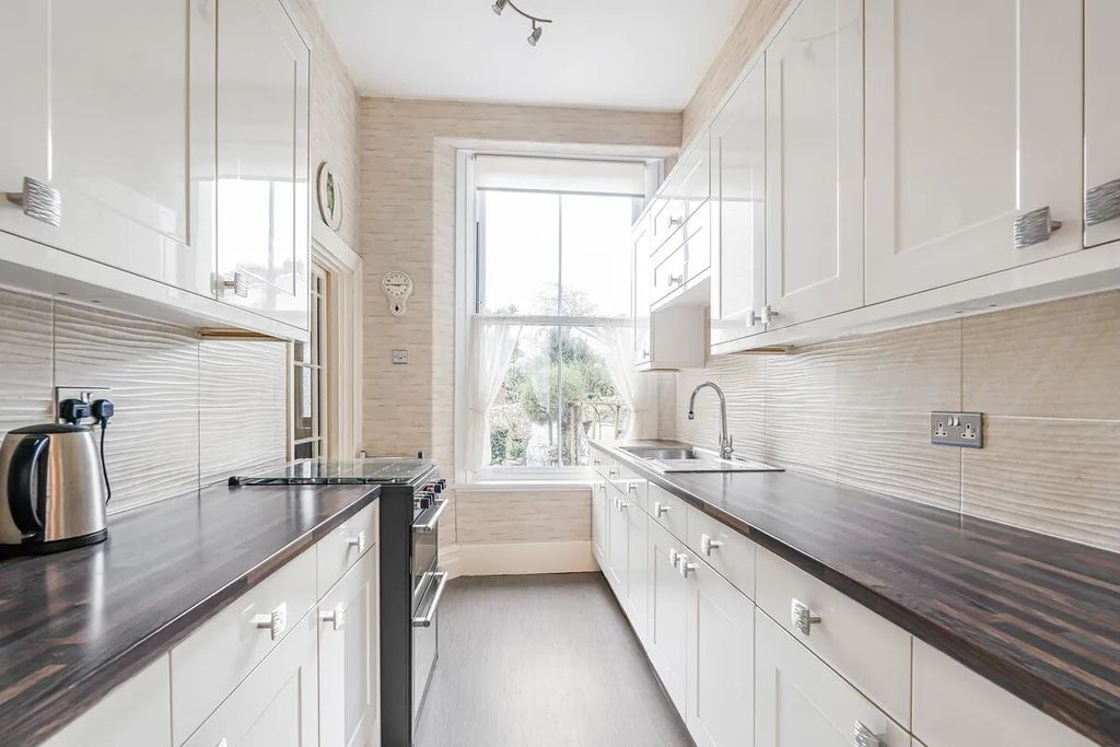 Property photo 2 of 24 Picture 2