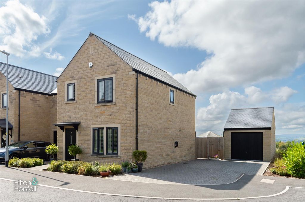 Property photo 1 of 28 Millers Green